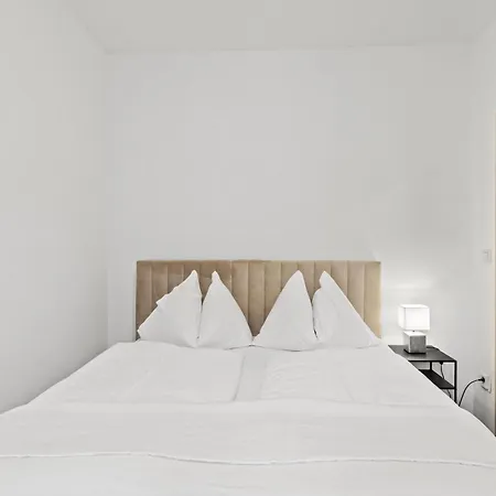 Farawayhomes #4 Apartman *